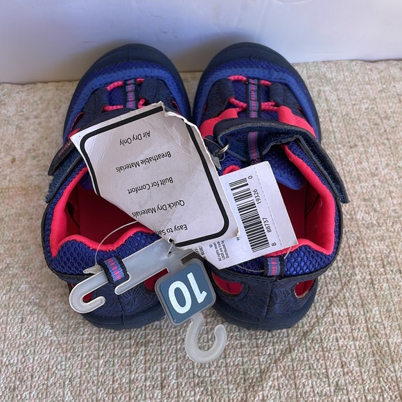 New with Tag Oshkosh Kids Shoe Sandal Valcro closure. Size 10 - Picture 3 of 4